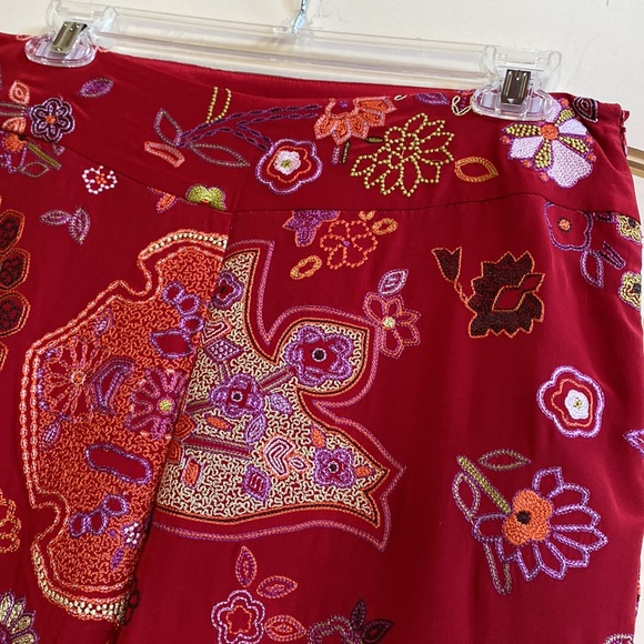 Like New! ECI New York fully lined silk embroidered crop pants - Picture 2 of 5